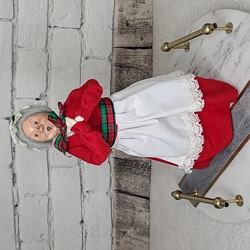 Byers' Choice Carolers  Charming Collectible Christmas 1985 Mrs. Claus Vintage